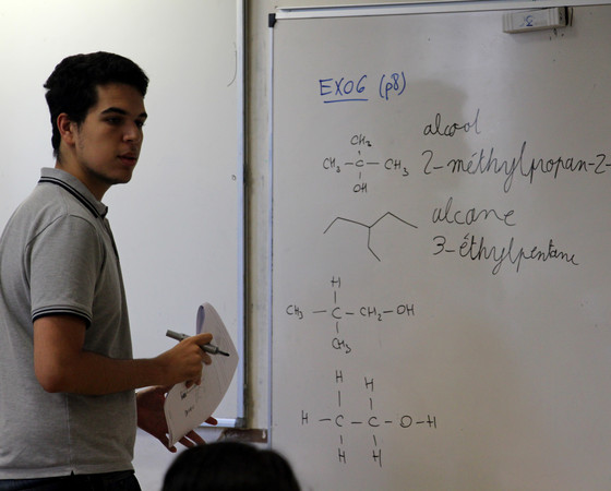 Cours particuliers en Premi&egrave;re g&eacute;n&eacute;rale : lyc&eacute;en de 1&egrave;re en s&eacute;ance avec son professeur