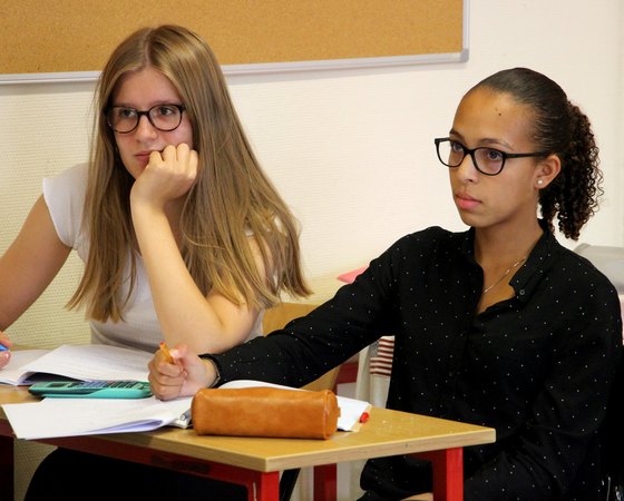 Cours particuliers en pr&eacute;pa litt&eacute;raire : kh&acirc;gneuse en s&eacute;ance avec son professeur