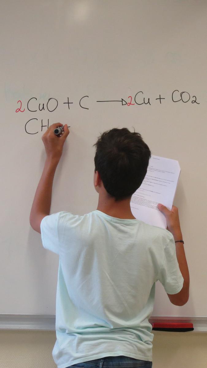 Cours particulier : &eacute;l&egrave;ve et professeur travaillent ensemble